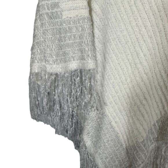 Mia & Tessa White & Gray Cape Cowl Neck Tassel Knit Poncho Women Sz OS - Picture 5 of 11